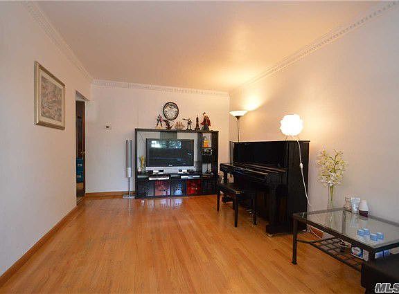 3rd image of 4828 193rd St