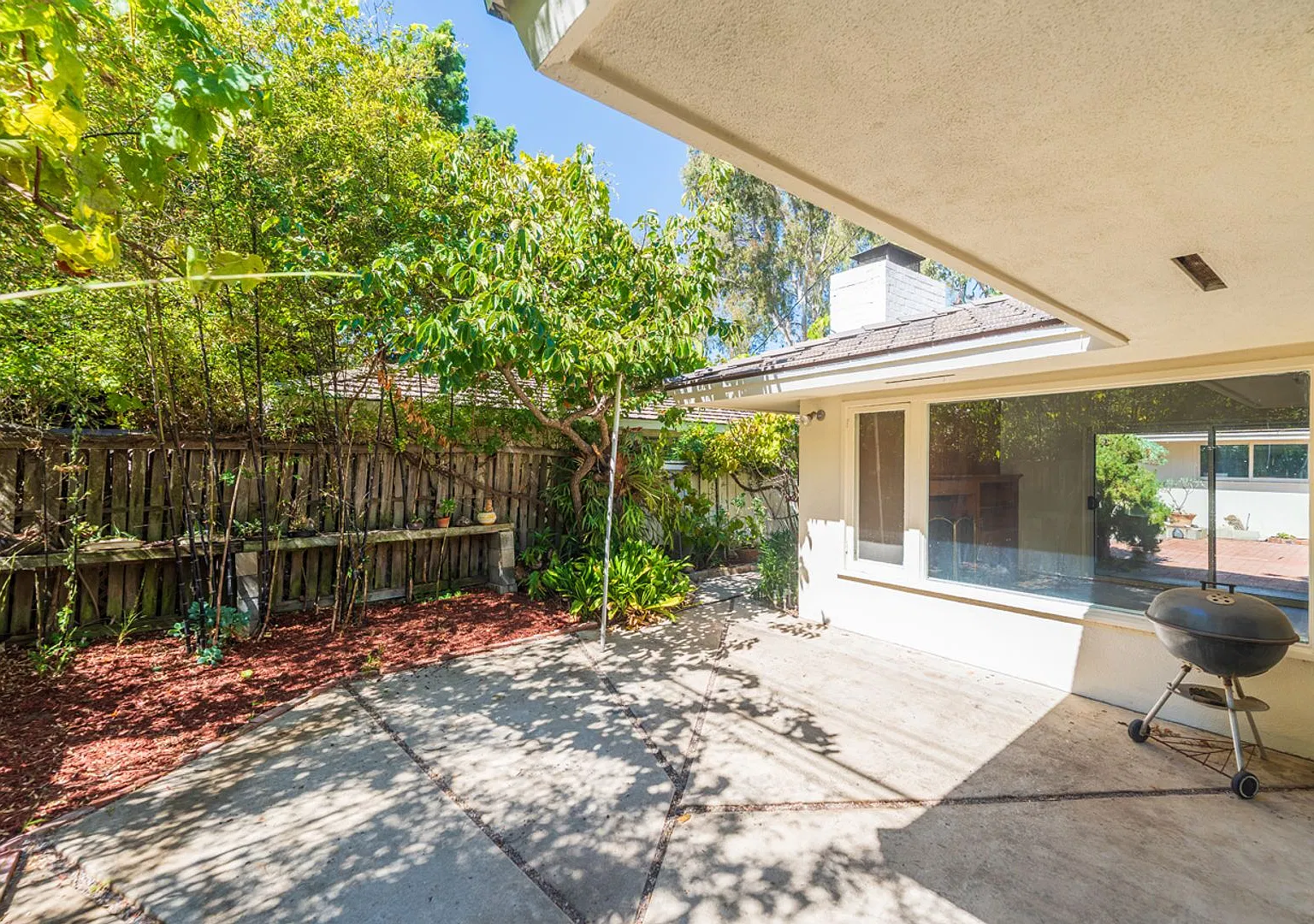 3 bedroom Valmonte home with private courtyard — Photo 4