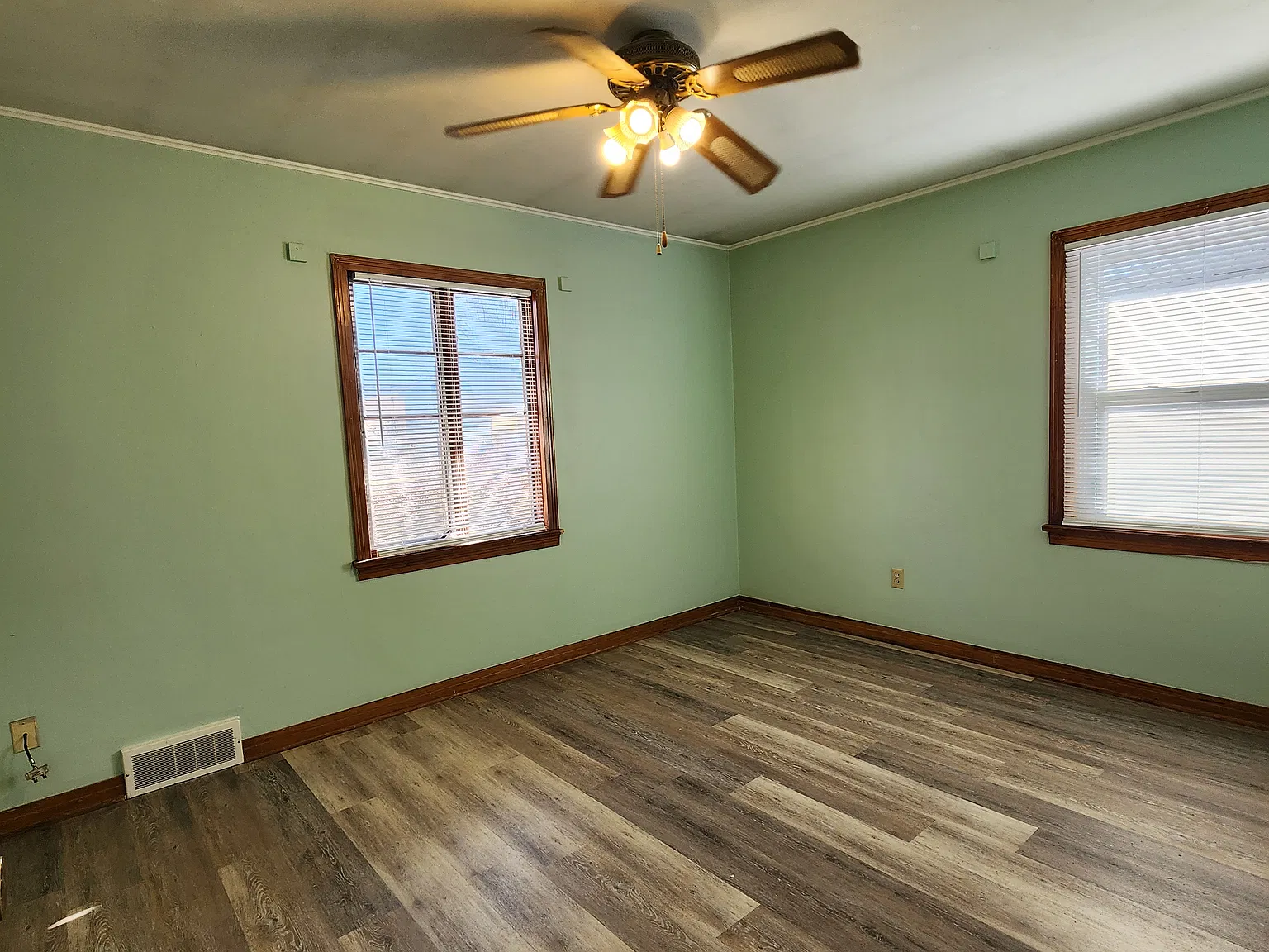 2 bed, 820 sqft, $645 — Photo 2