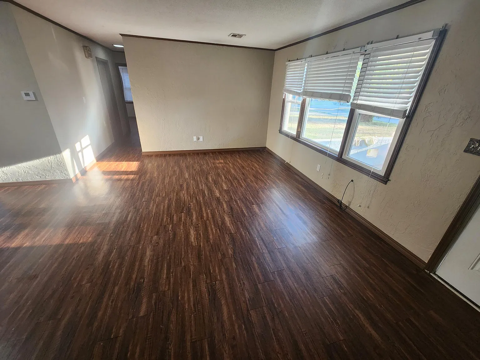 3 bed, 1030 sqft, $950 — Photo 3