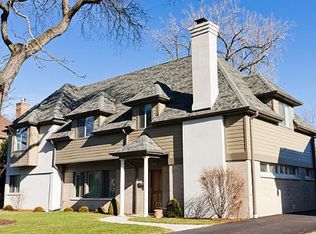 933 Hunter Rd, Glenview, IL 60025