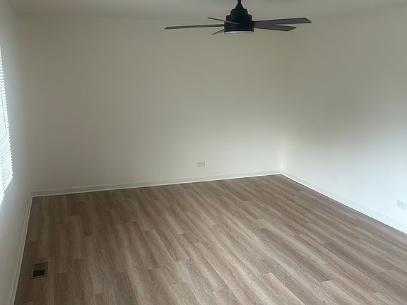 5th image of 5122 Carol Ln