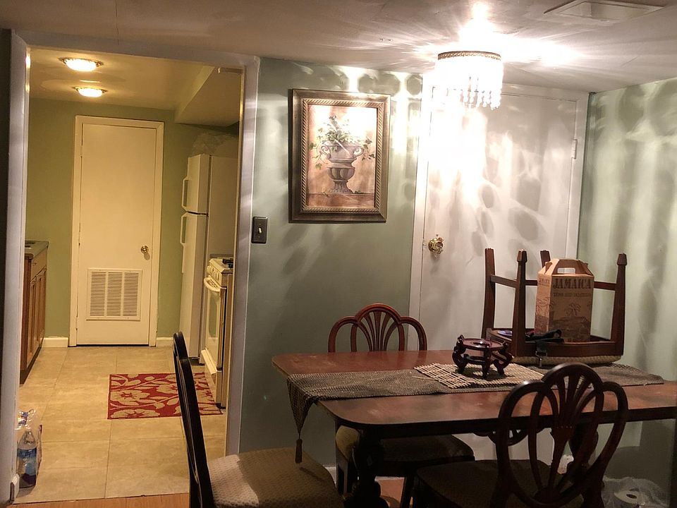 2nd image of 1800 Benson Ln