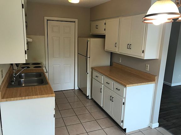 3rd image of 1040 N Frederick St APT 4