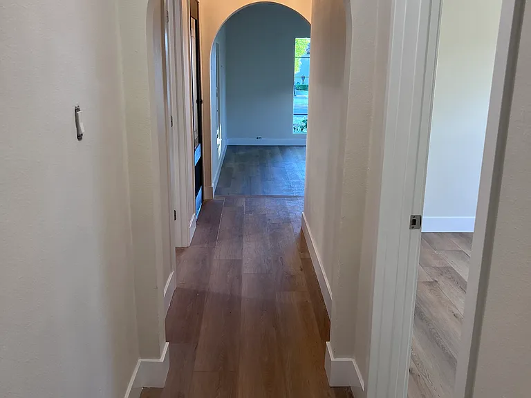 1327 Spazier Ave — Photo 11