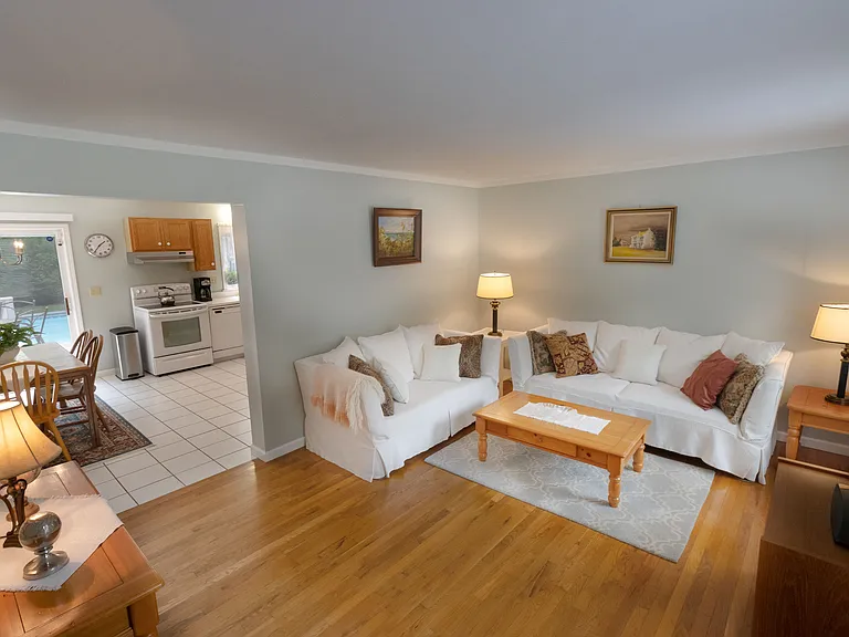 176 Underwood Dr — Photo 2