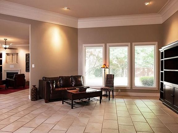 2nd image of 2892 Oakbriar Trl