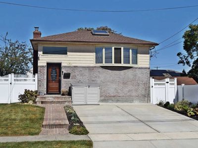 49 Saint Marks Pl, Massapequa, NY, 11758
