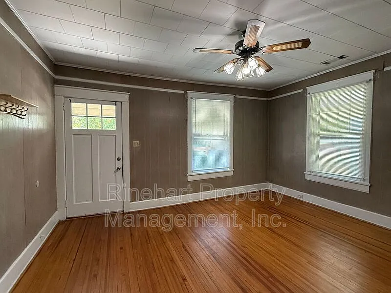 3 bed, 1.0 bath, 1602 sqft, $1,495 — Photo 4