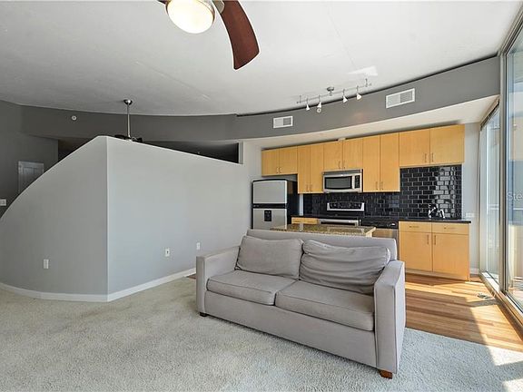 4th image of 155 Court Ave #1506