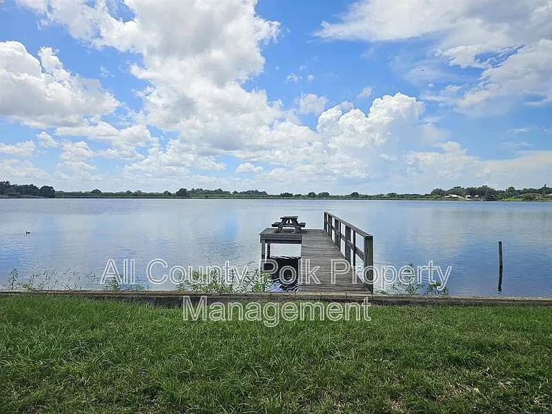 1 bed, 1.0 bath, 718 sqft, $995 — Photo 2