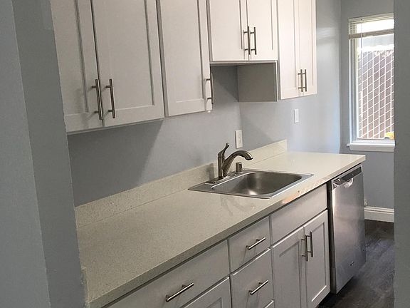 2nd image of 150 Redwood Ave APT 4