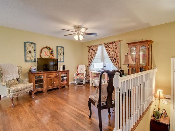 4th image of 269 Parker Dr