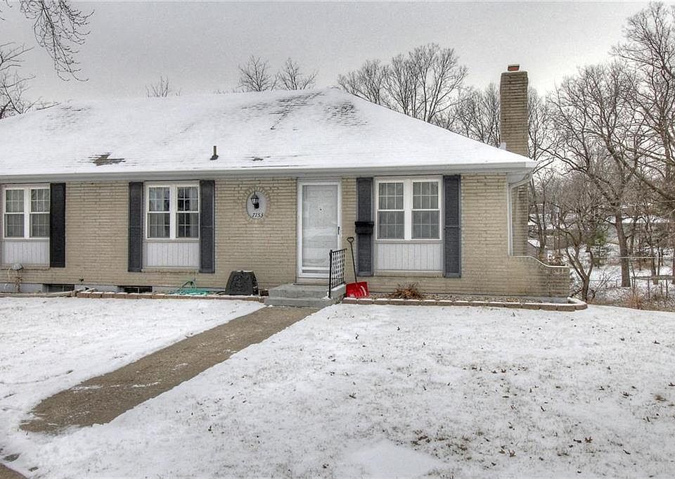 1st image of 7153 NW Chapel Woods Cir