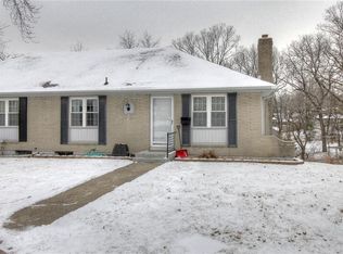 7153 NW Chapel Woods Cir, Kansas City, MO 64152