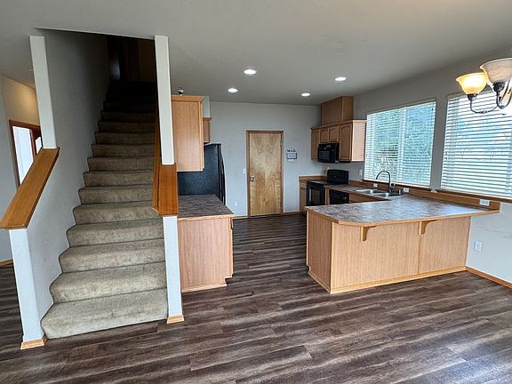 3rd image of 9405 17th Ave E