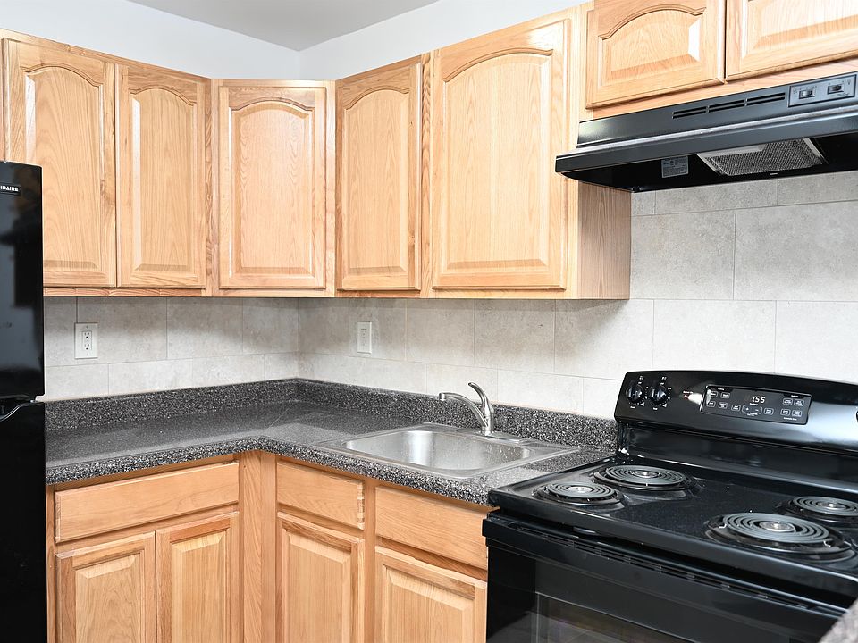 1st image of 140 Washington St APT A1