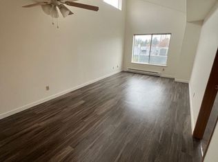 10301 Greenwood Ave N #B-405, Seattle, WA 98133