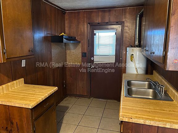 2nd image of 210 E Chappell St