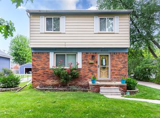 21809 Elizabeth St, Saint Clair Shores, MI