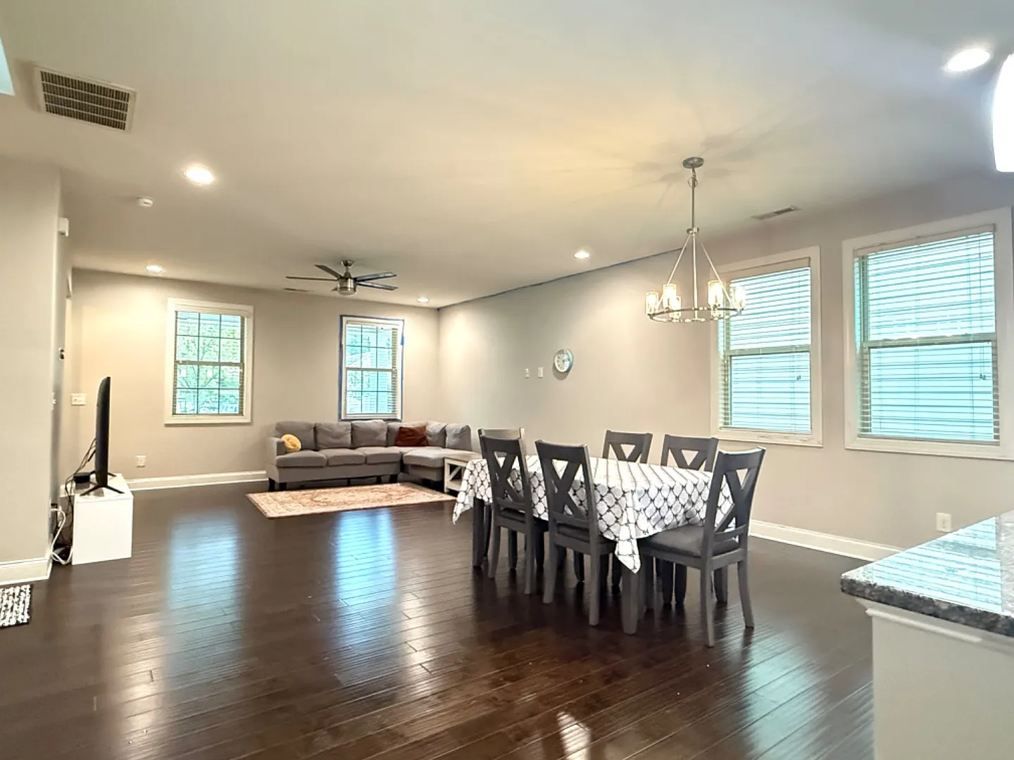 3 Bedroom 2.5 bath Single Family — Photo 3