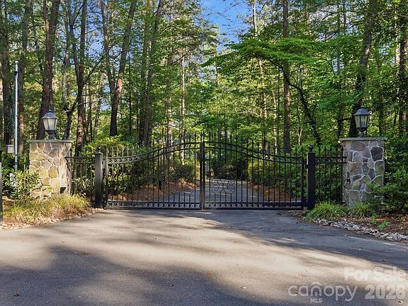 5th image of 115 Forest Cliff Ct NE