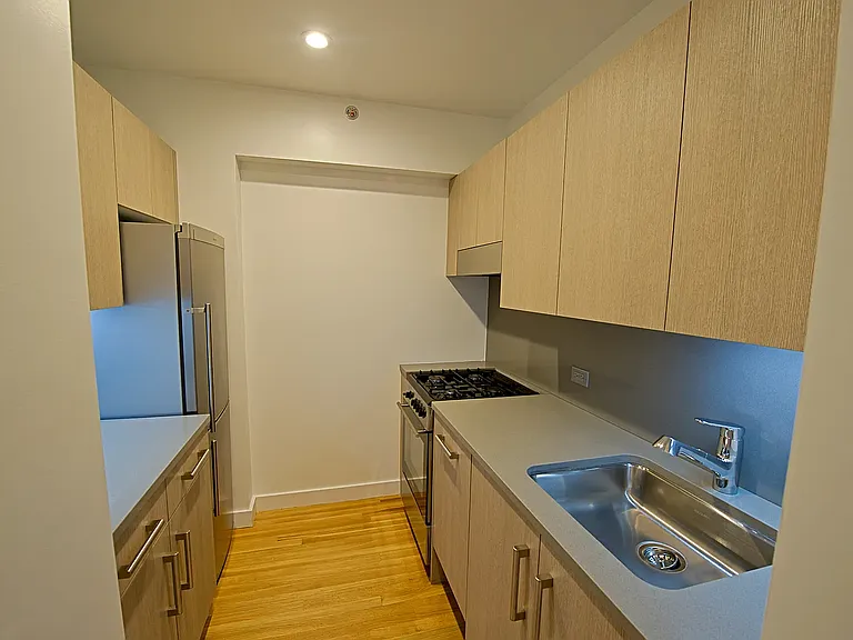 101 W 15th St #212 — Photo 2