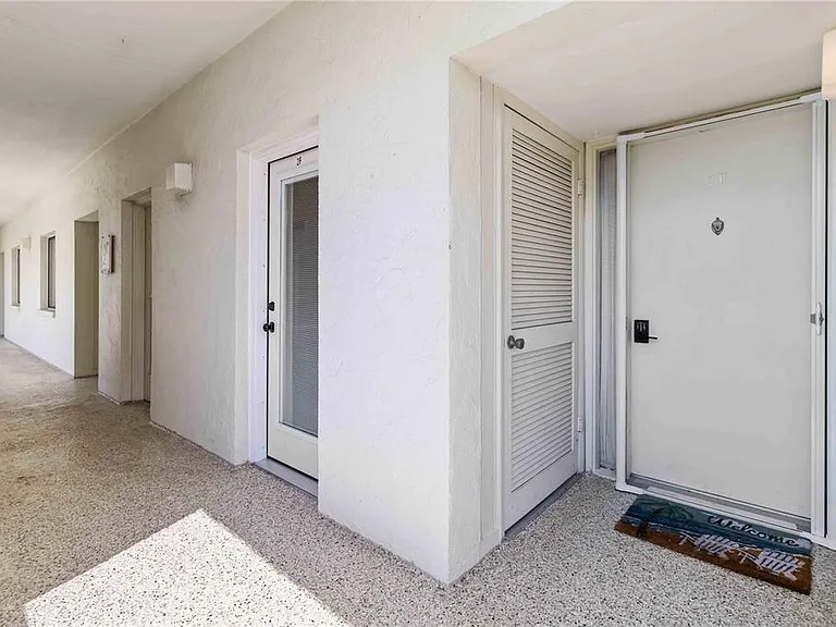 1500 Park Beach Cir #2F — Photo 4