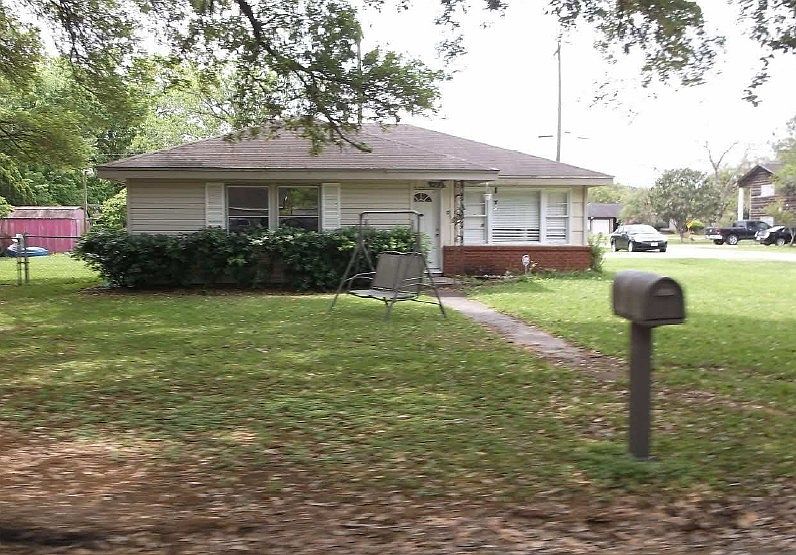 1st image of 402 Frankie Ave