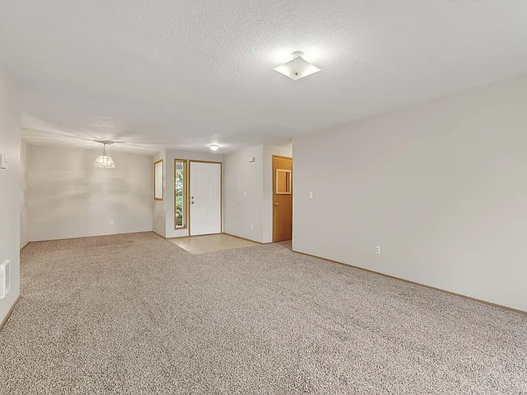 17005 NE 21st St — Photo 5