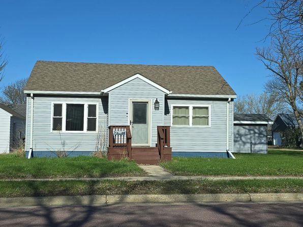 824 Collins Ave, Windom, MN 56101
