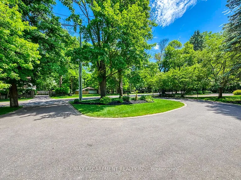 1251 Lakeshore Rd E — Photo 3