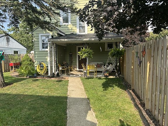 4th image of 816 Clark St
