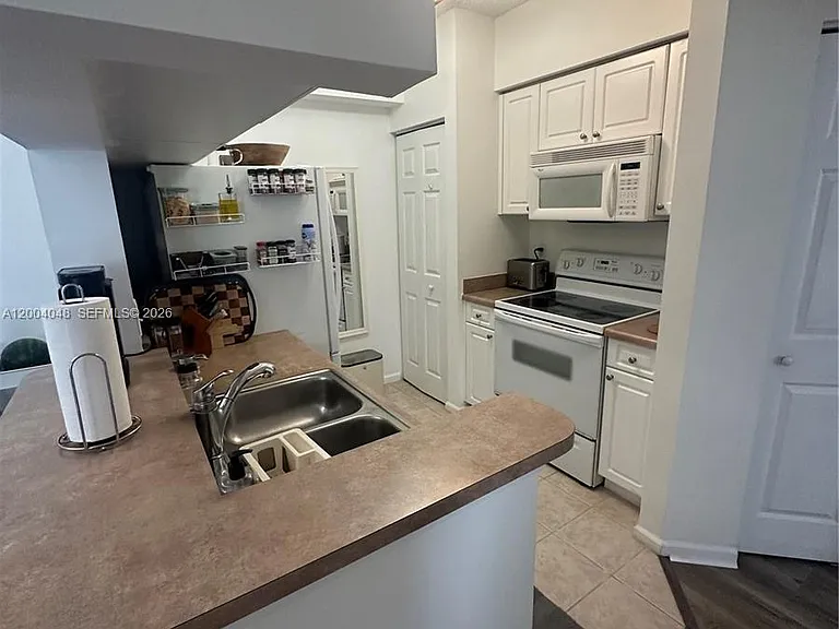 17125 N Bay Rd #3402 — Photo 8