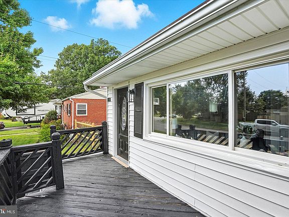 5th image of 818 Barbara Ct