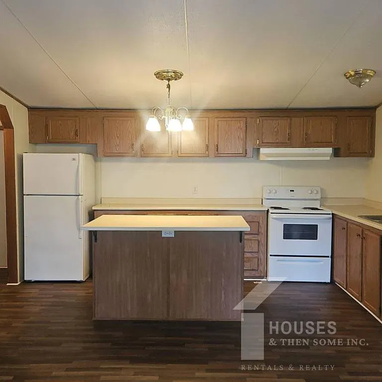 313 Ashwood Ln — Photo 4