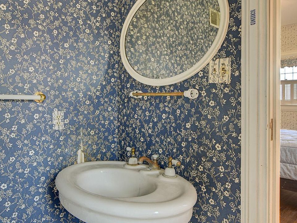 34th image of 234 W 10th St