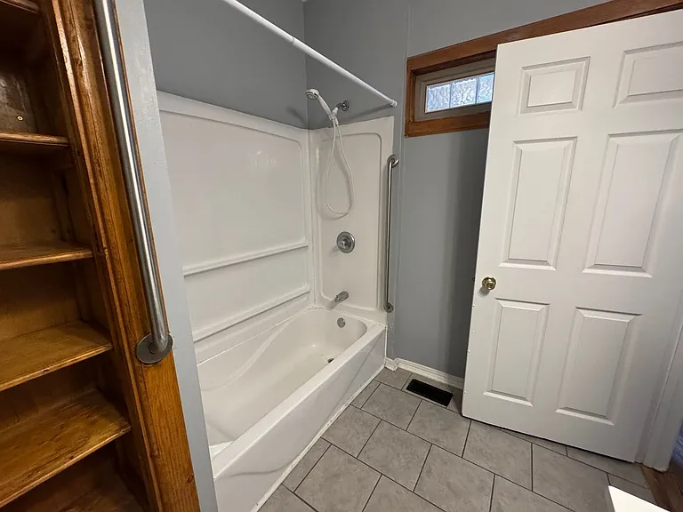 802 Iowa St — Photo 17