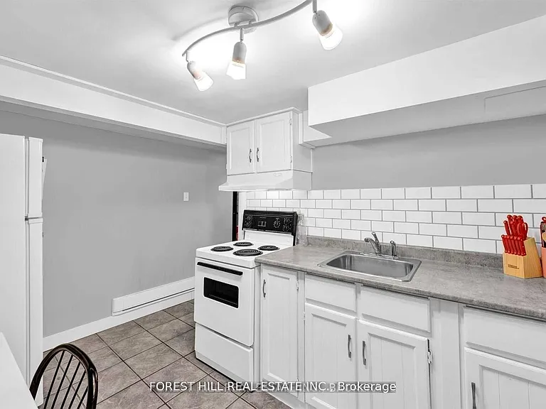 996 Bayview Ave #LOWER — Photo 1