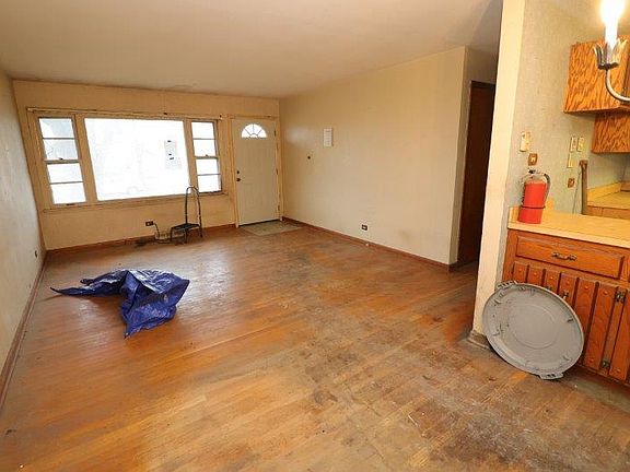 5th image of 14829 S Albany Ave