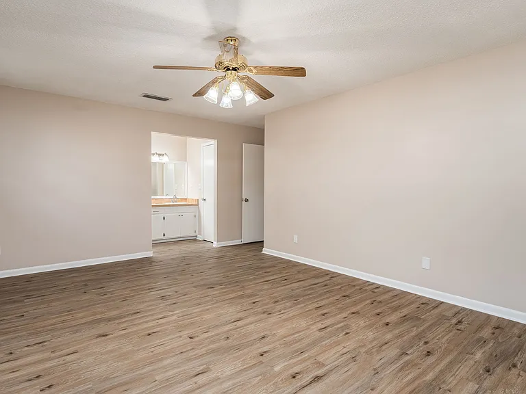 261 Dillon Dr — Photo 11