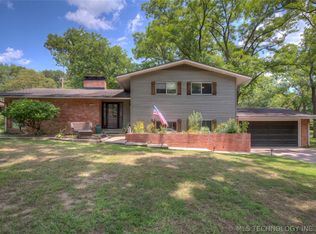 826 Whippoorwill Ct, Bartlesville, OK 74006