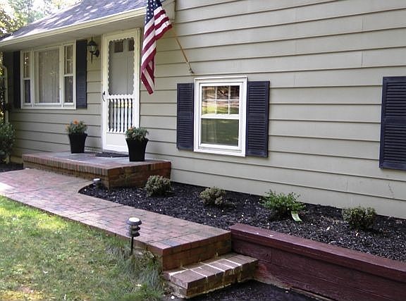 3rd image of 219 Mountain Pkwy W