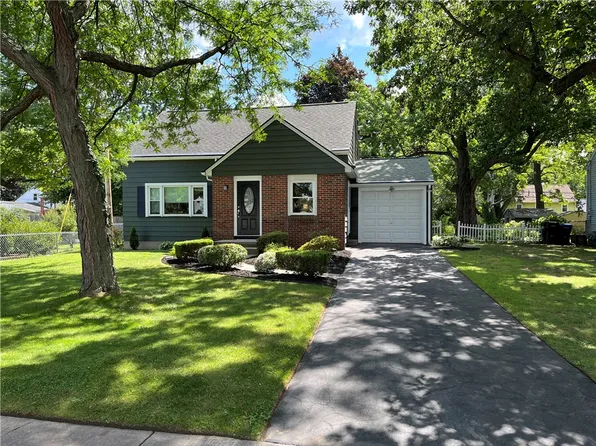 19 Menard Dr, Rochester, NY 14616