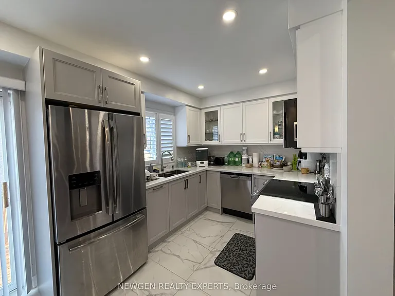 22 Rochefort Dr — Photo 10