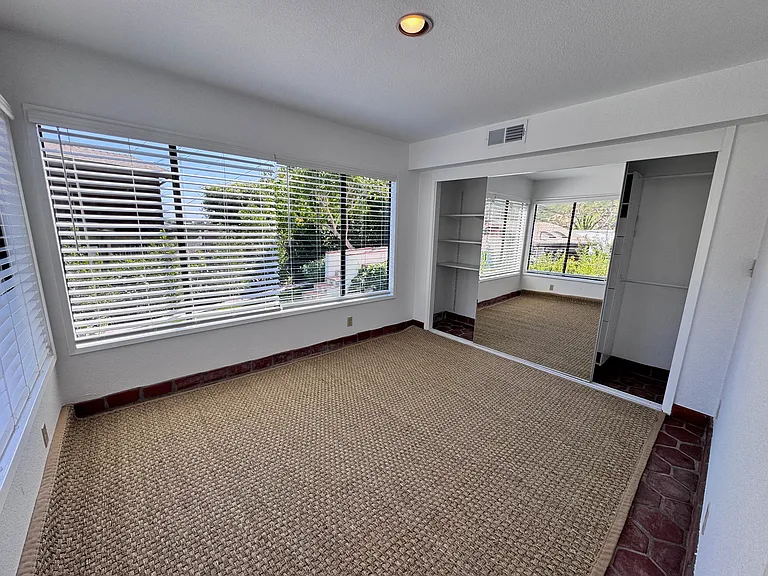1055 Dyer Pl — Photo 30