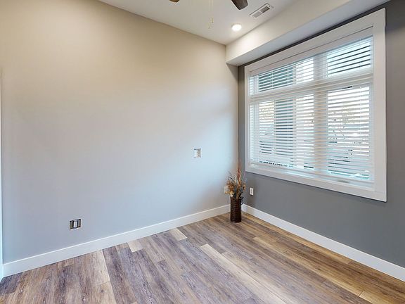 5th image of 1117 Laurel Ave Unit 103