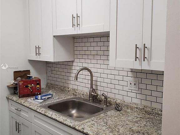 5th image of 100 NW 204th St APT 6