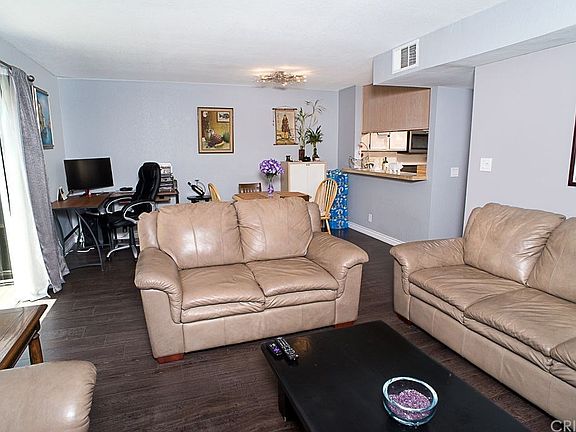 3rd image of 5230 Zelzah Ave APT 3