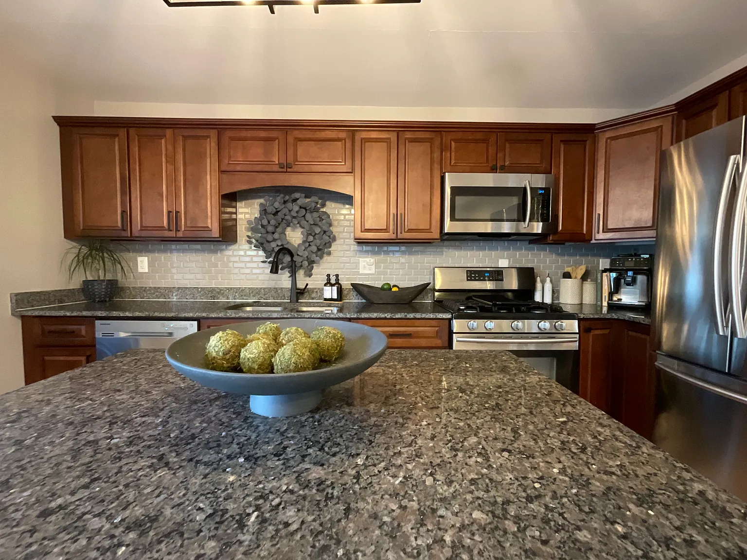 3 bed, 1.5 bath, 1320 sqft, $2,500 — Photo 4